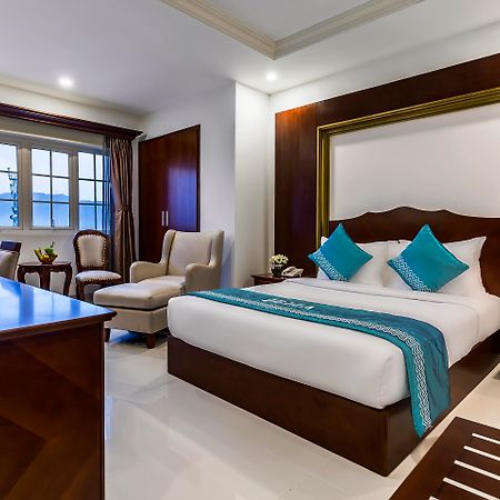 Ibiza Riverfront Da Nang Hotel Powered By Aston Exteriör bild