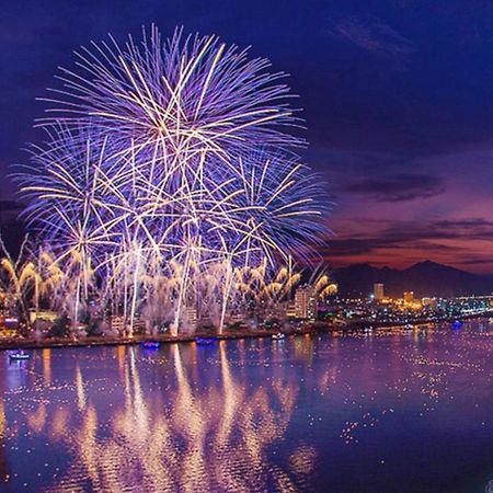 Ibiza Riverfront Da Nang Hotel Powered By Aston Exteriör bild