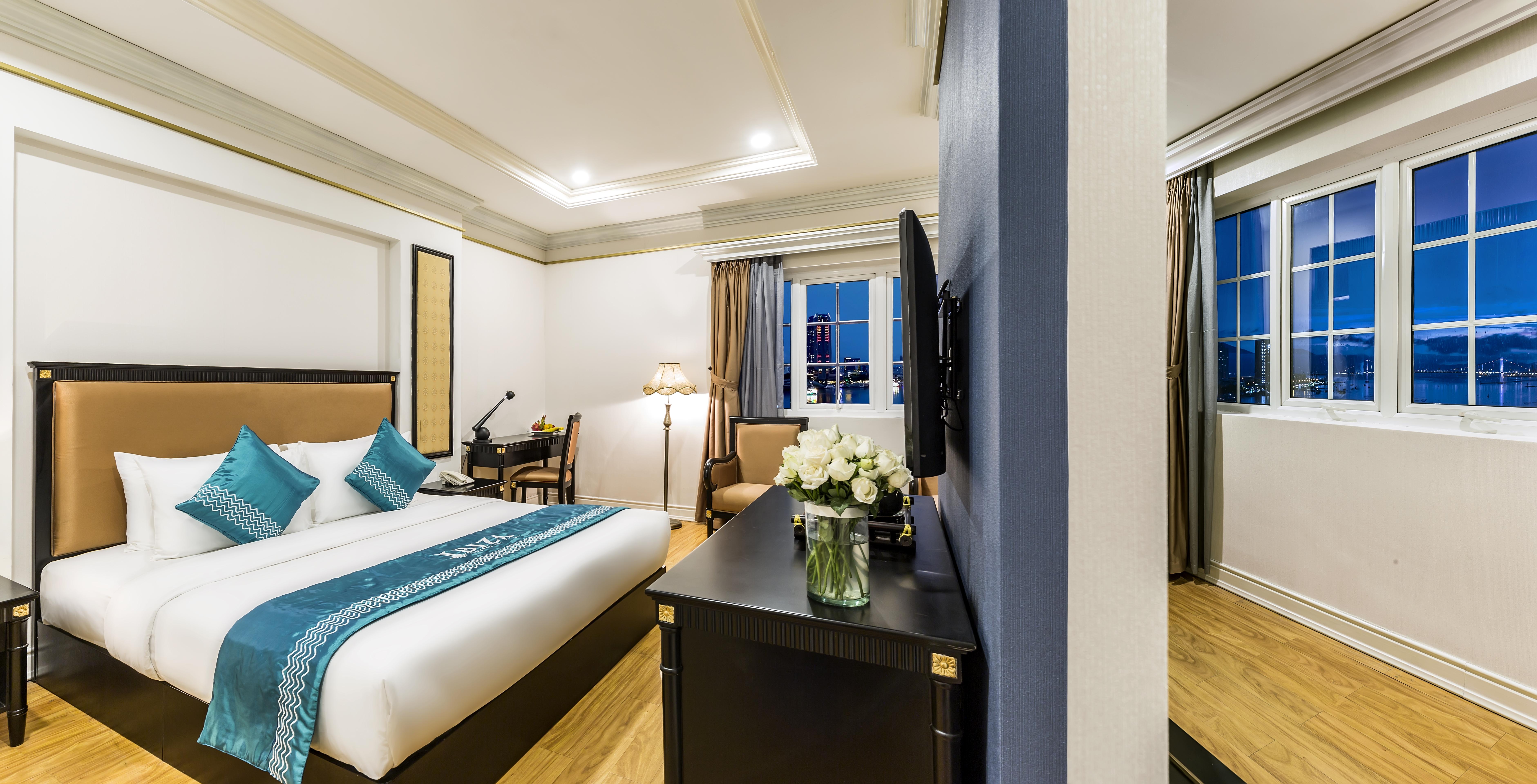 Ibiza Riverfront Da Nang Hotel Powered By Aston Exteriör bild