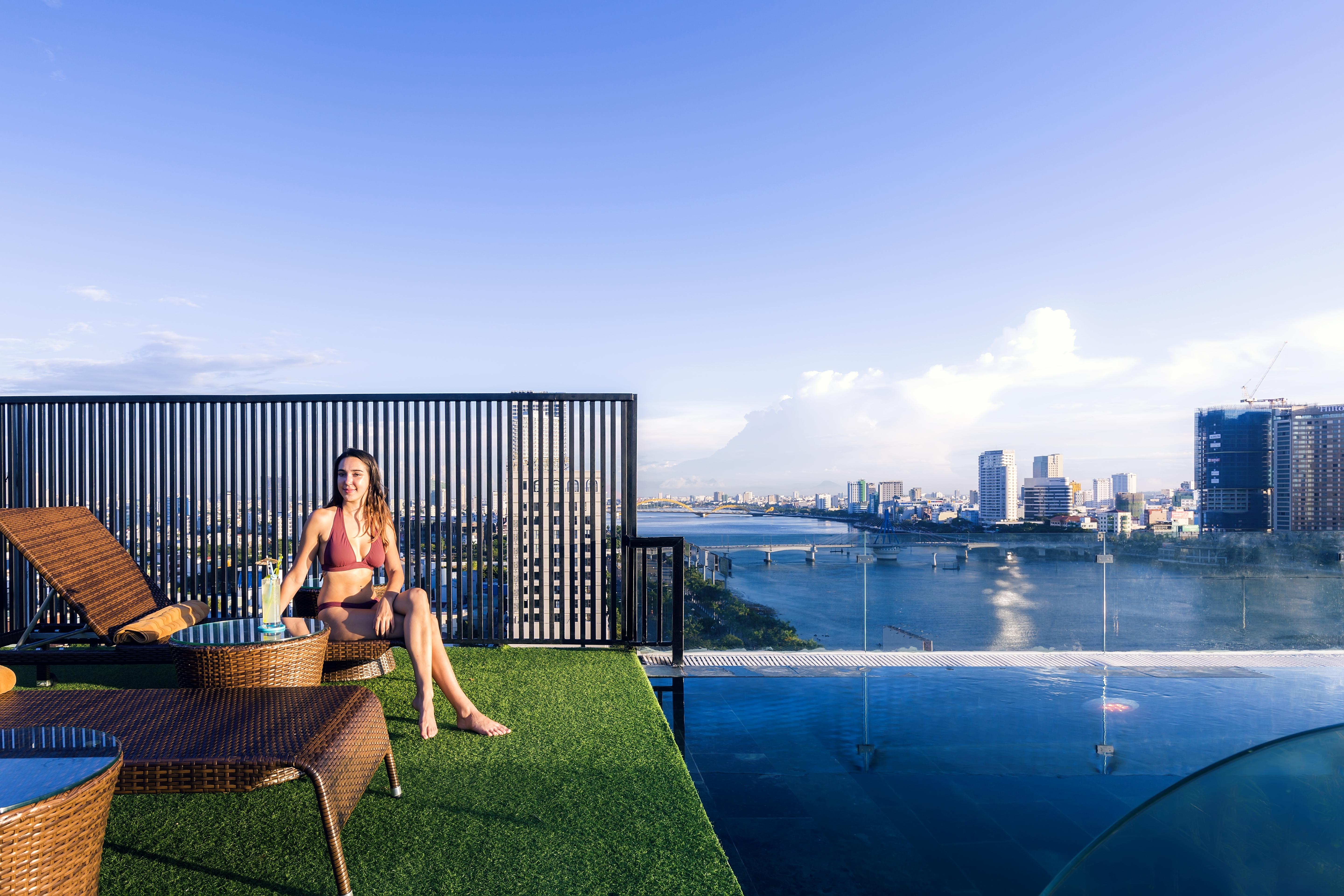 Ibiza Riverfront Da Nang Hotel Powered By Aston Exteriör bild