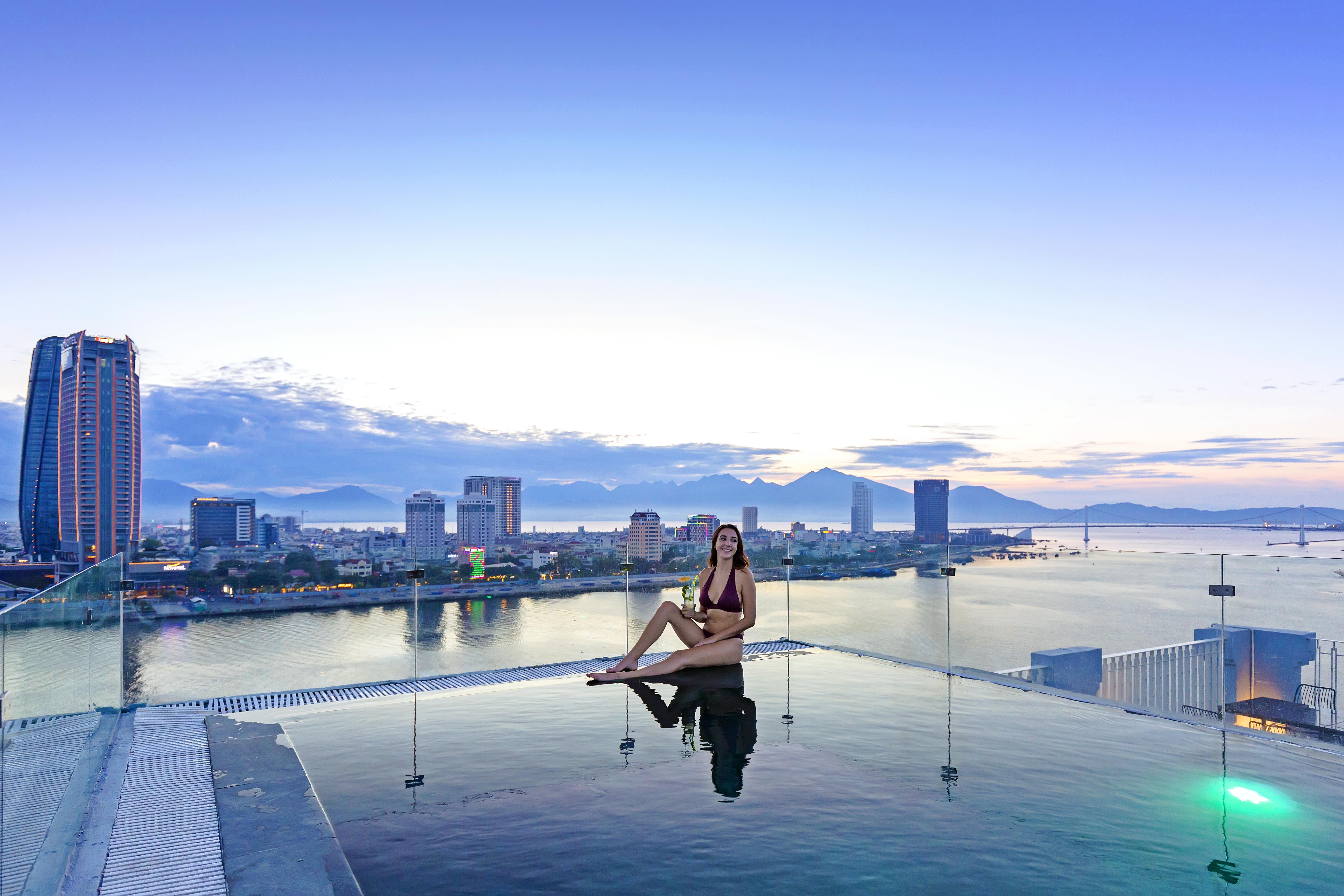 Ibiza Riverfront Da Nang Hotel Powered By Aston Exteriör bild
