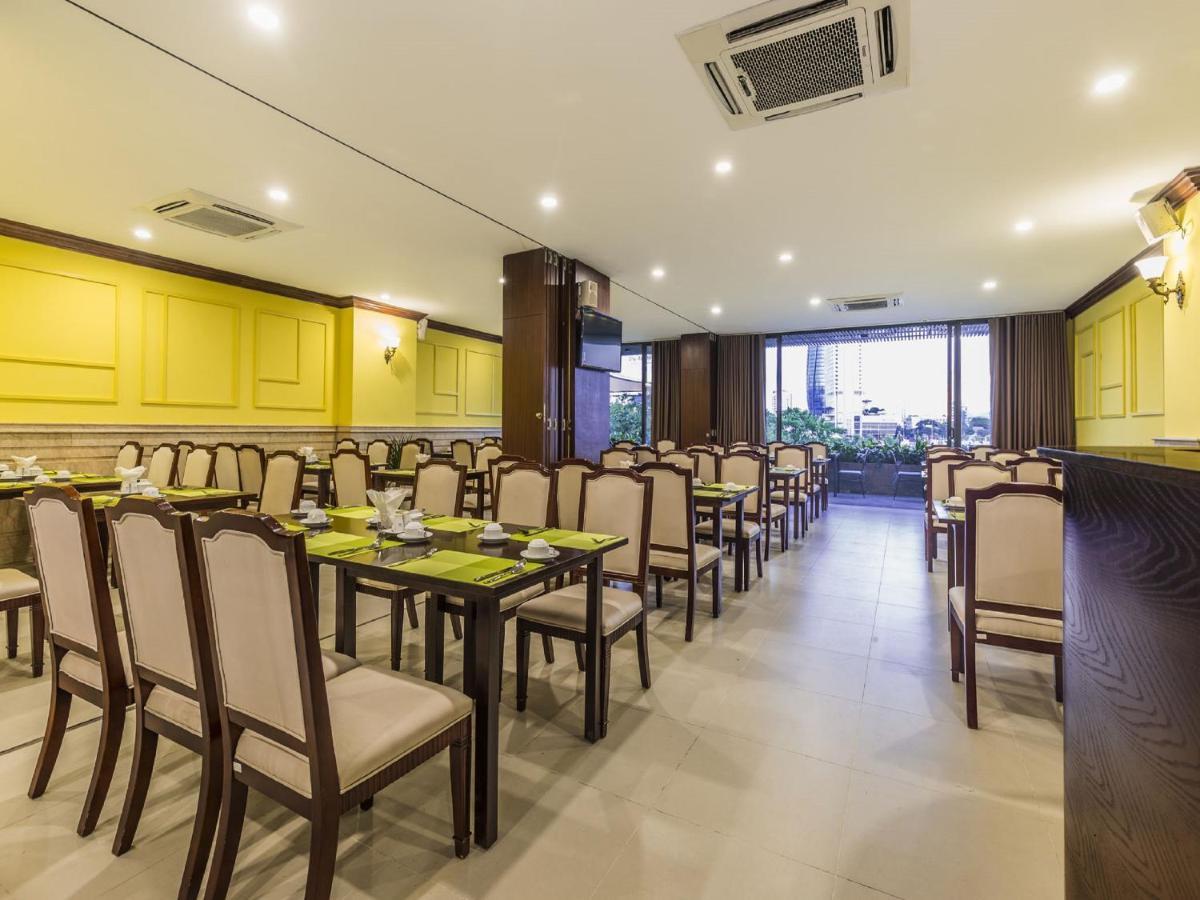 Ibiza Riverfront Da Nang Hotel Powered By Aston Exteriör bild