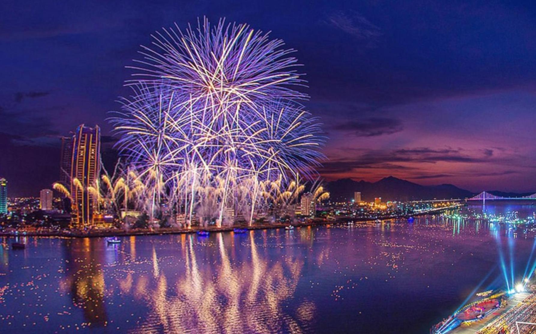 Ibiza Riverfront Da Nang Hotel Powered By Aston Exteriör bild