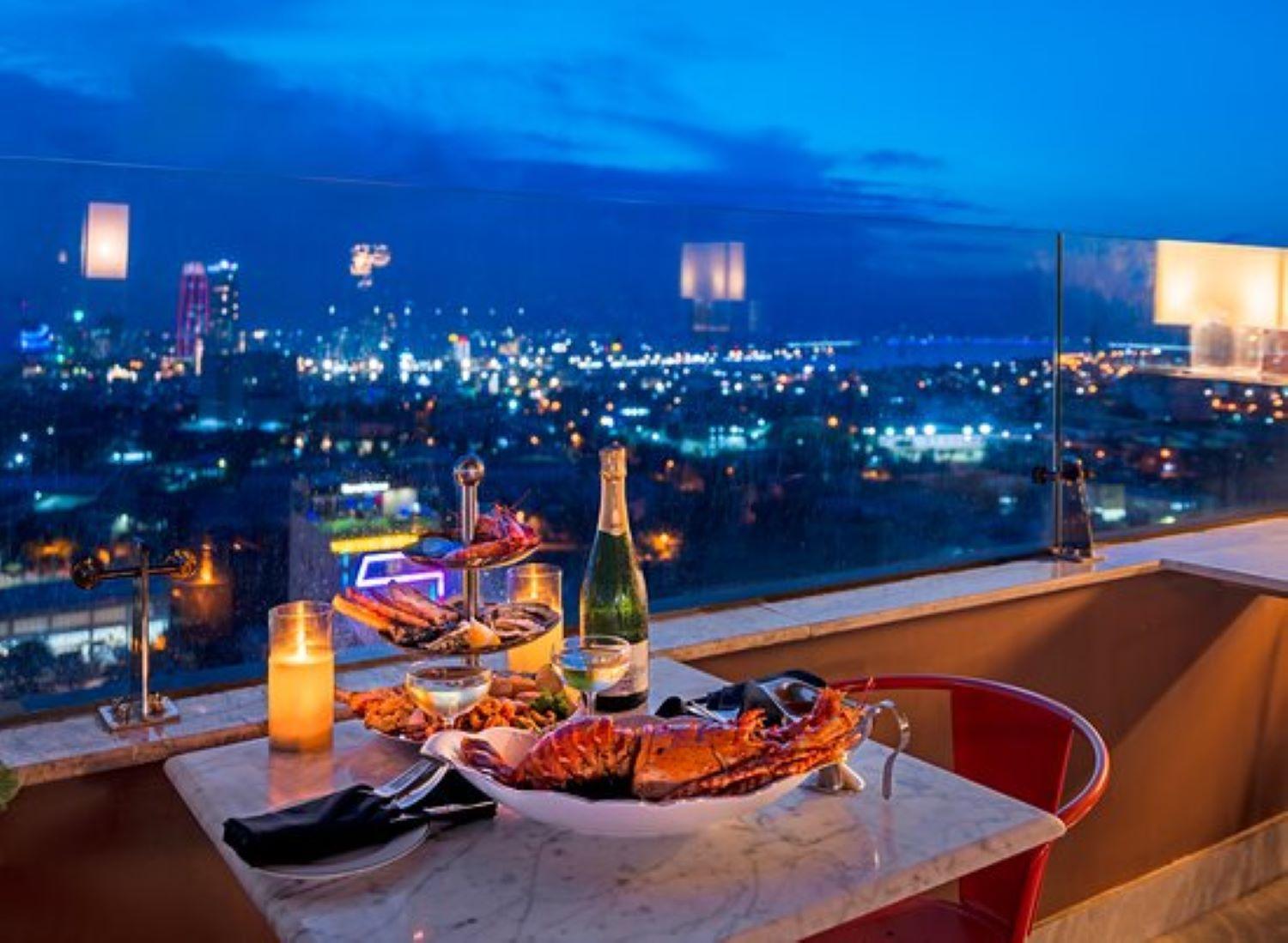 Ibiza Riverfront Da Nang Hotel Powered By Aston Exteriör bild