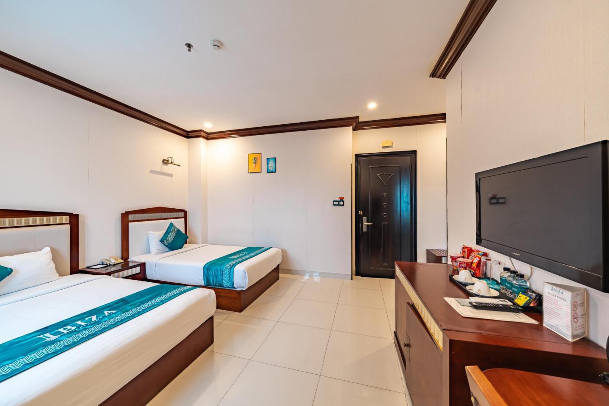 Ibiza Riverfront Da Nang Hotel Powered By Aston Exteriör bild