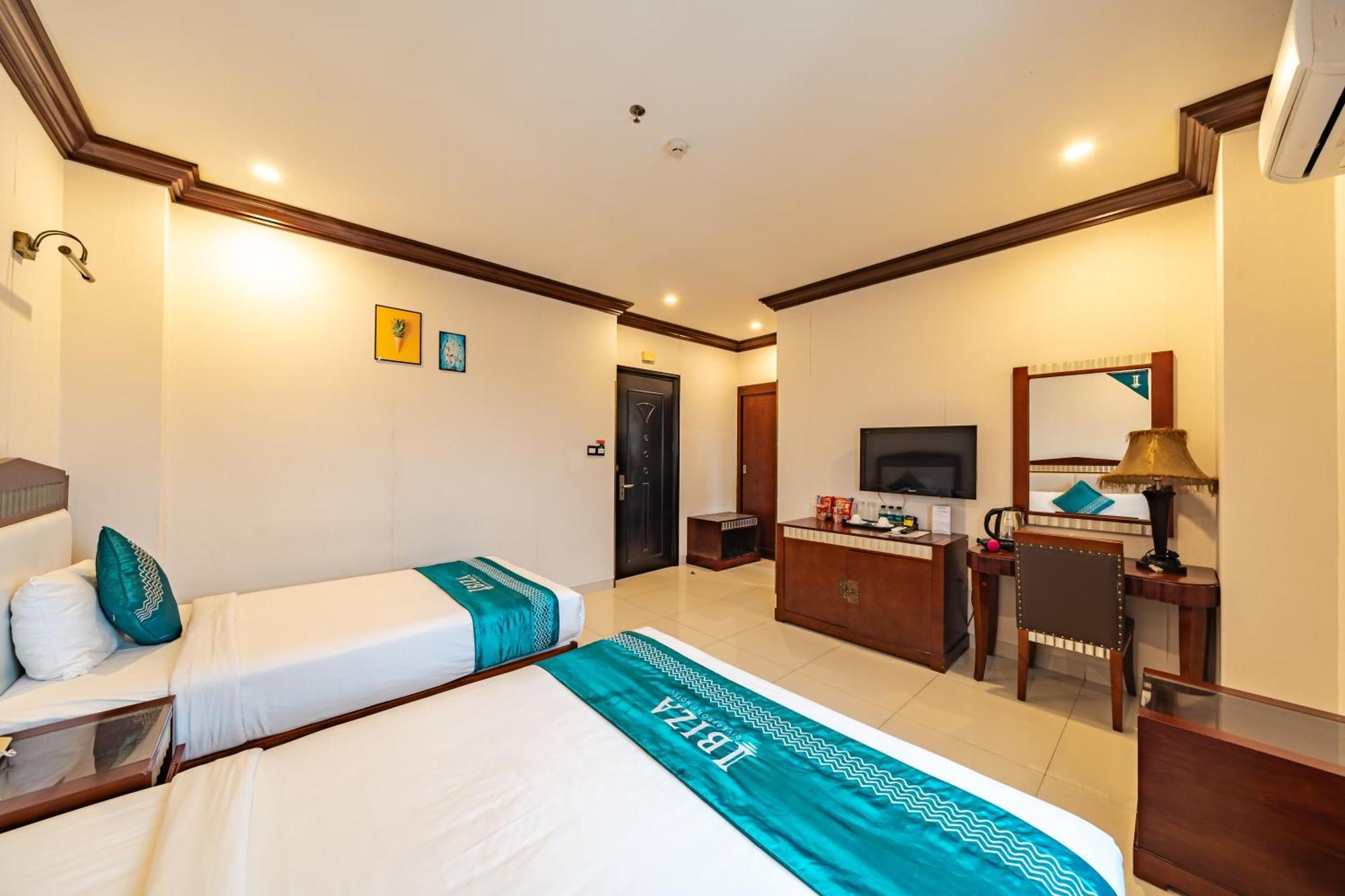 Ibiza Riverfront Da Nang Hotel Powered By Aston Exteriör bild