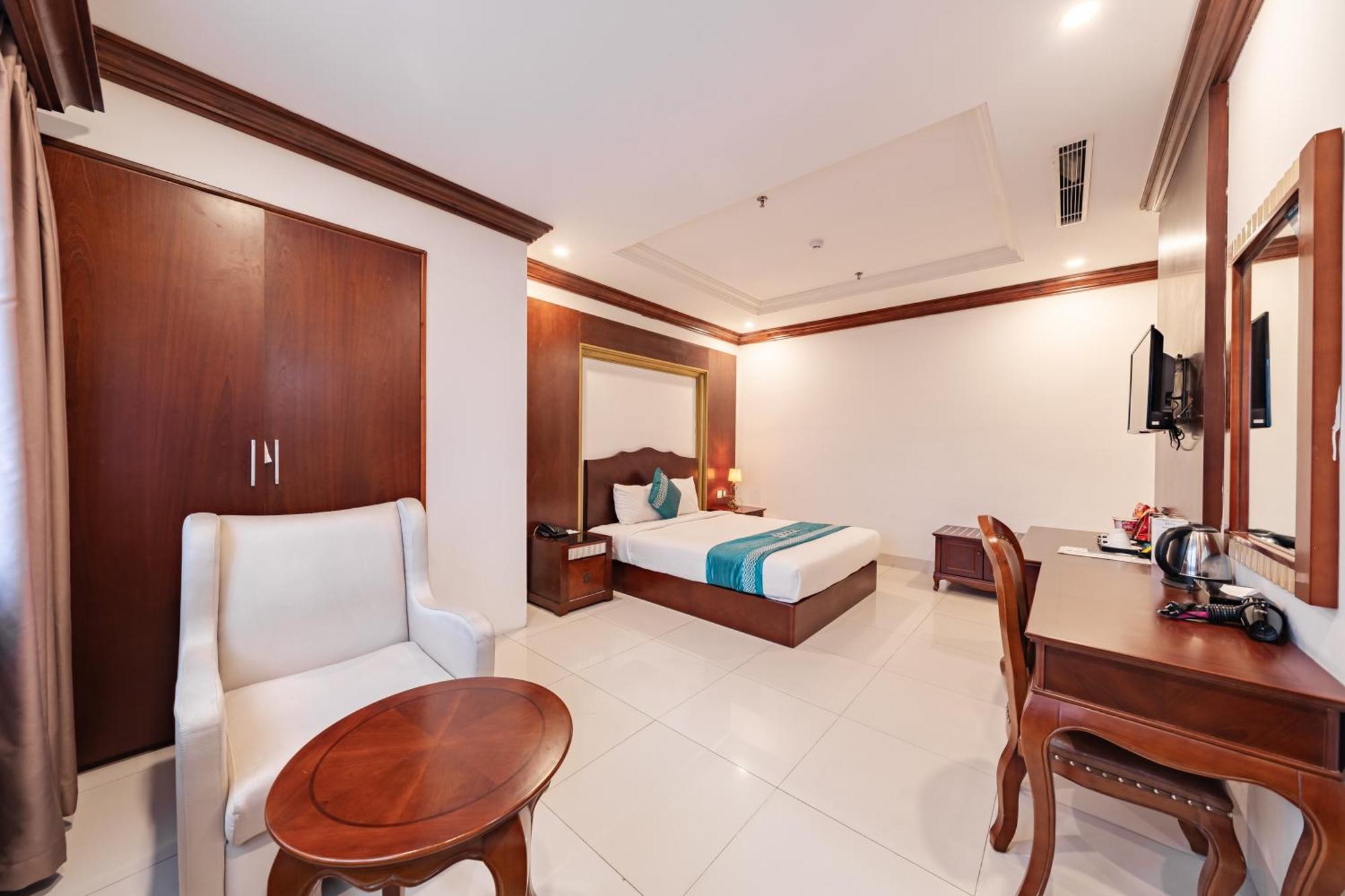 Ibiza Riverfront Da Nang Hotel Powered By Aston Exteriör bild