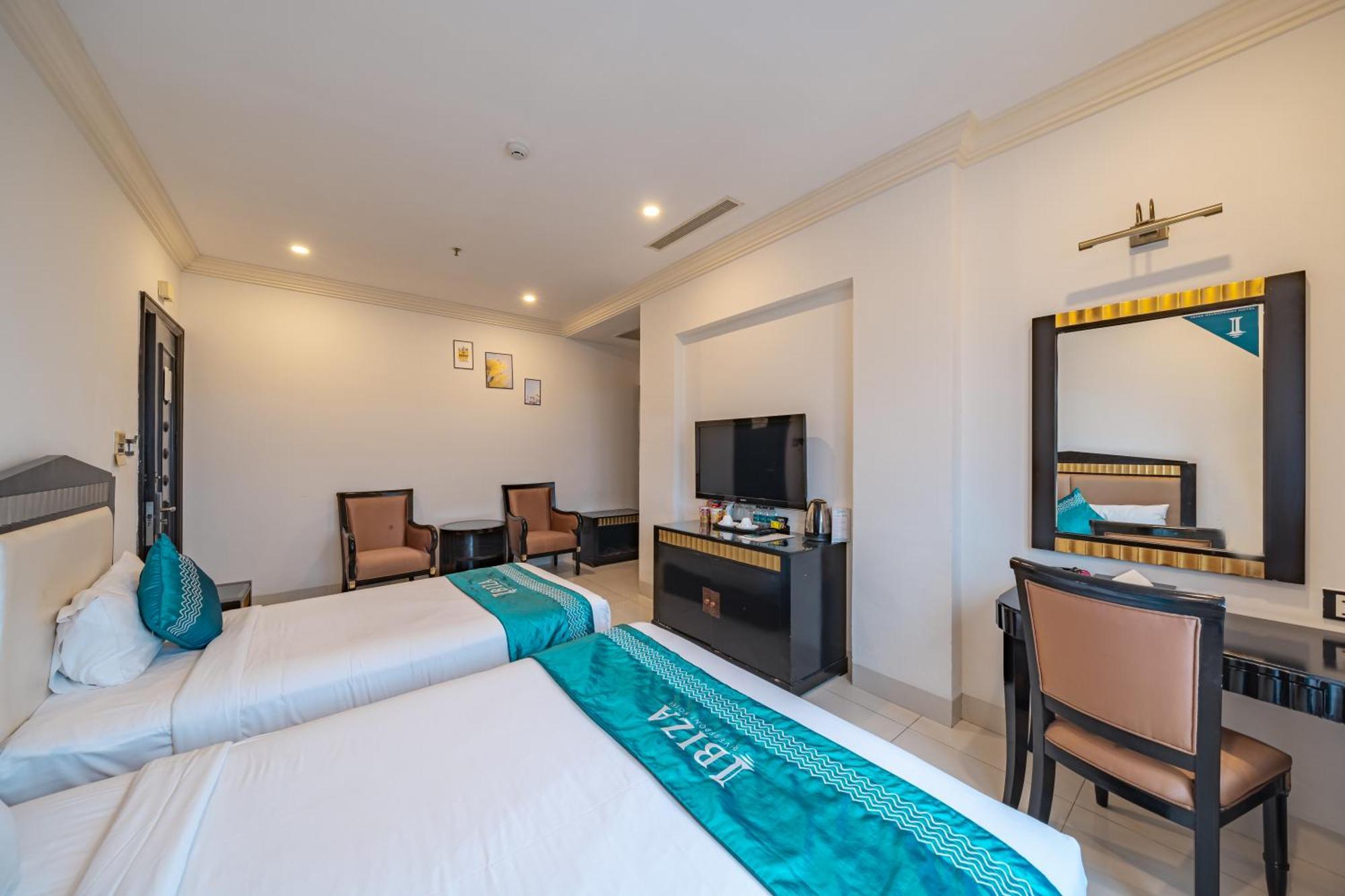 Ibiza Riverfront Da Nang Hotel Powered By Aston Exteriör bild
