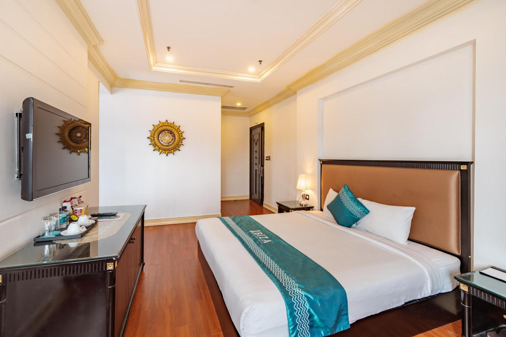Ibiza Riverfront Da Nang Hotel Powered By Aston Exteriör bild