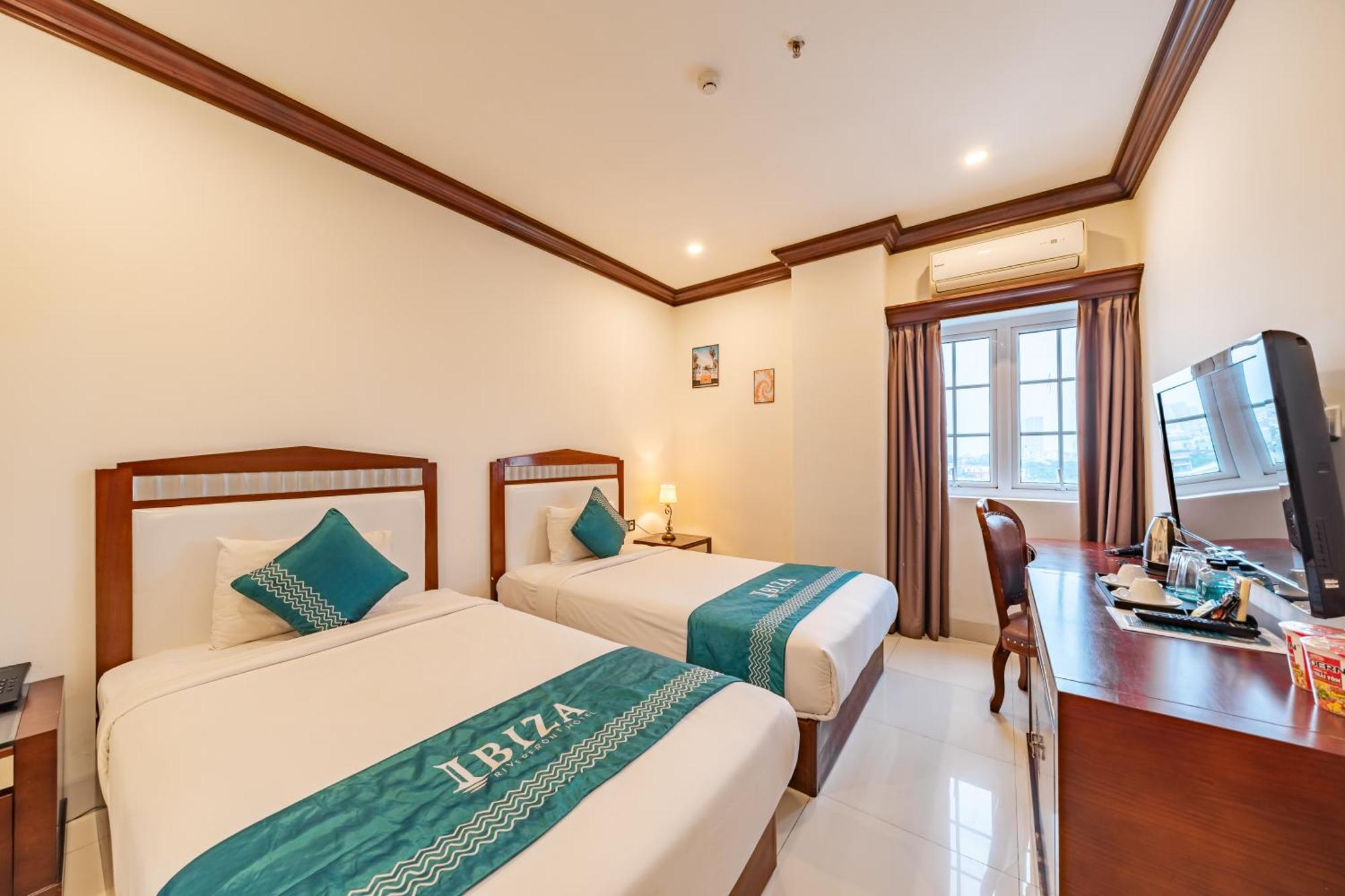 Ibiza Riverfront Da Nang Hotel Powered By Aston Exteriör bild