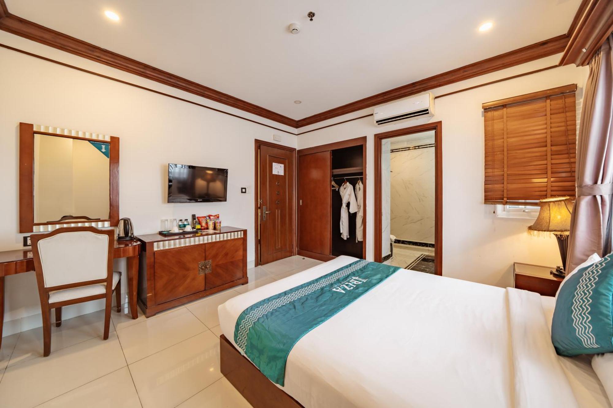 Ibiza Riverfront Da Nang Hotel Powered By Aston Exteriör bild