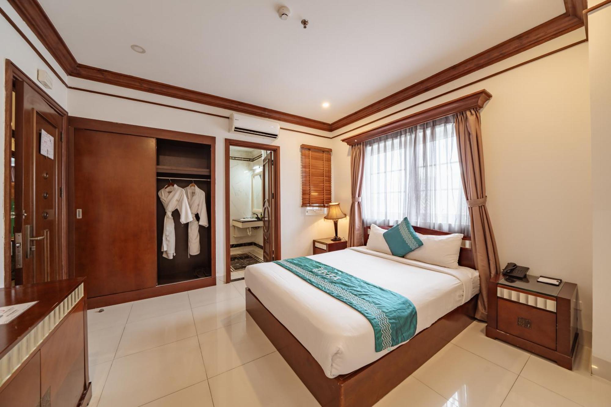 Ibiza Riverfront Da Nang Hotel Powered By Aston Exteriör bild